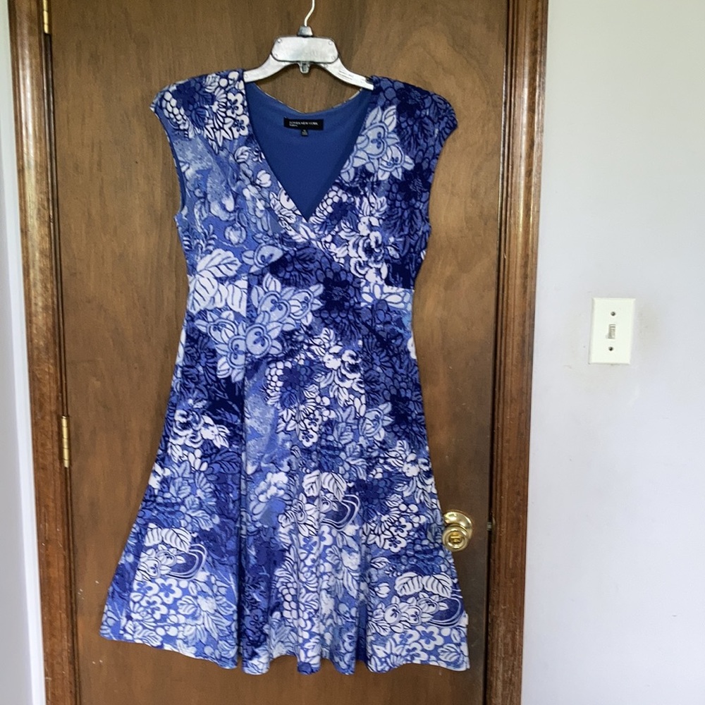 Jones New York floral fit & flare dress w stretch & shoulder pads 10 - Picture 14 of 17